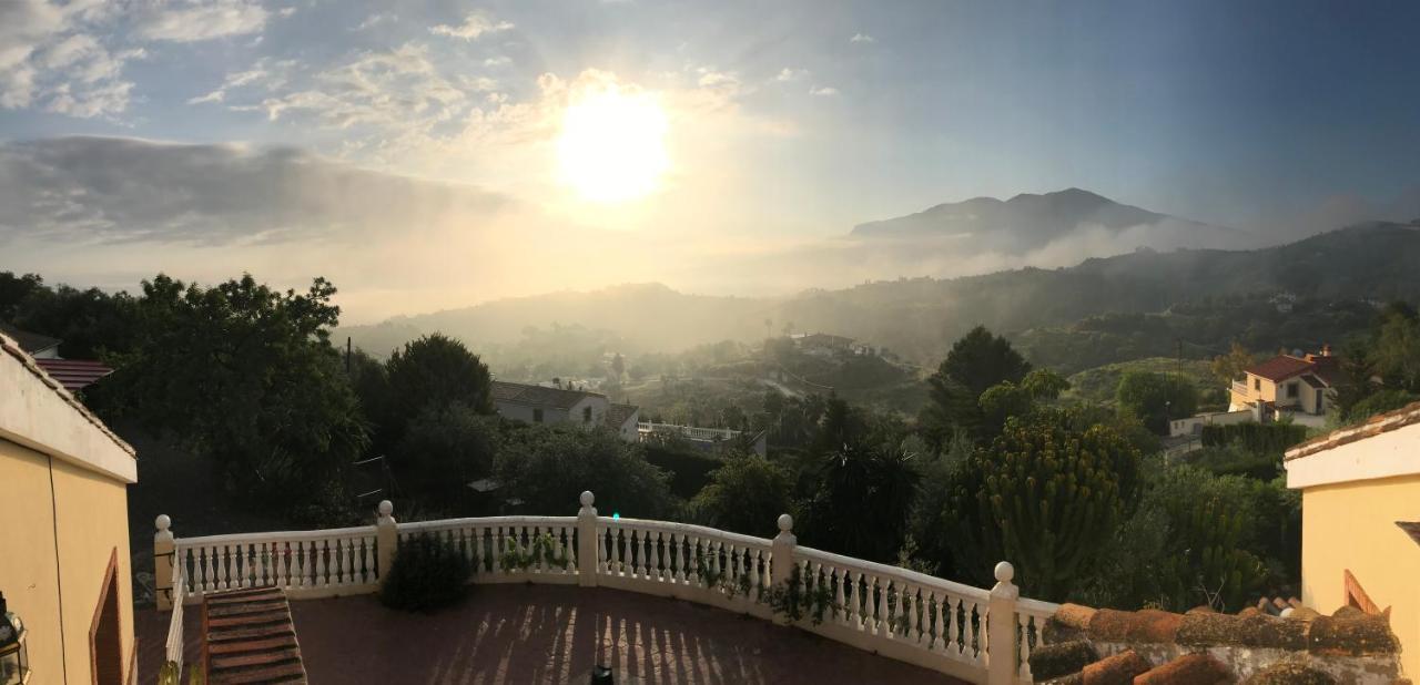 Studio Views Apartment, Cortijo Fruitful Hills Malaga Bagian luar foto